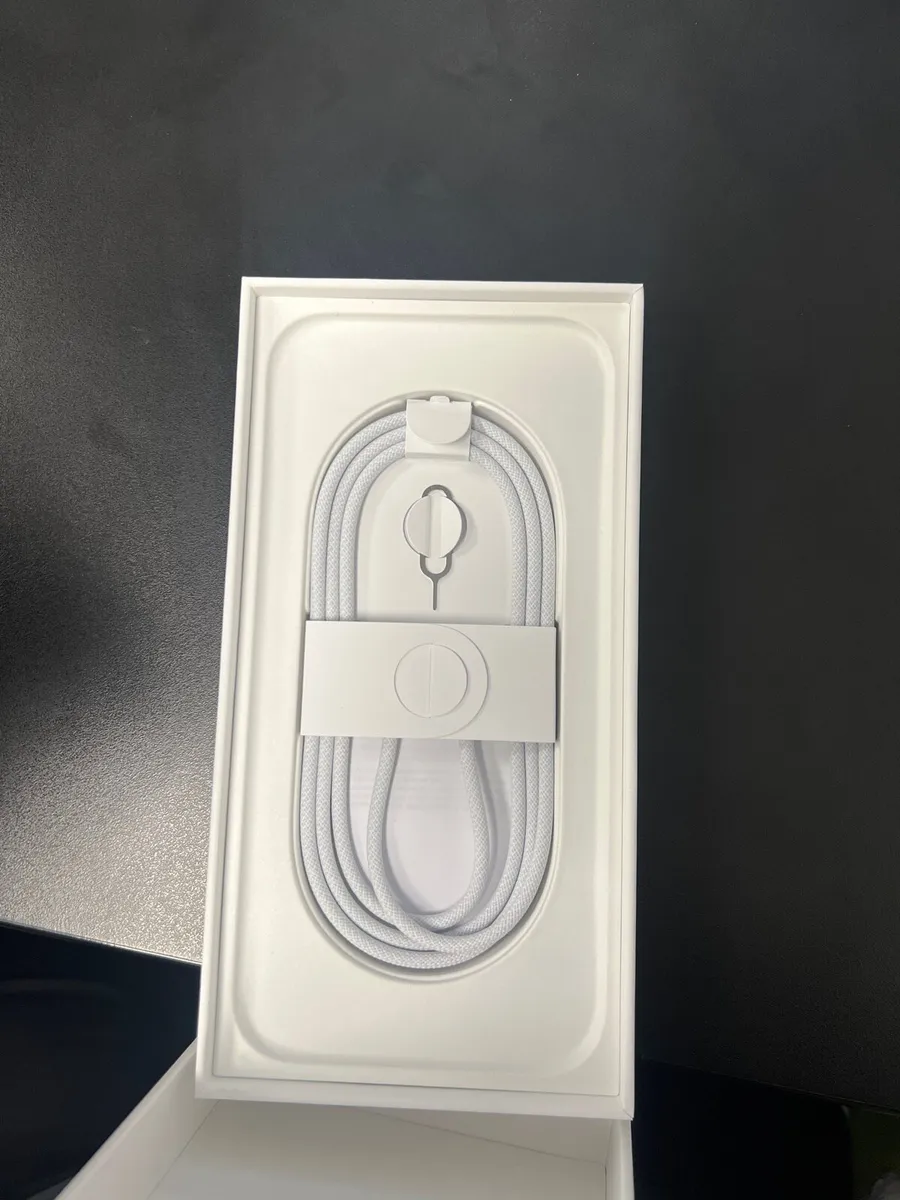 iPhone 16 PRO MAX - Image 4