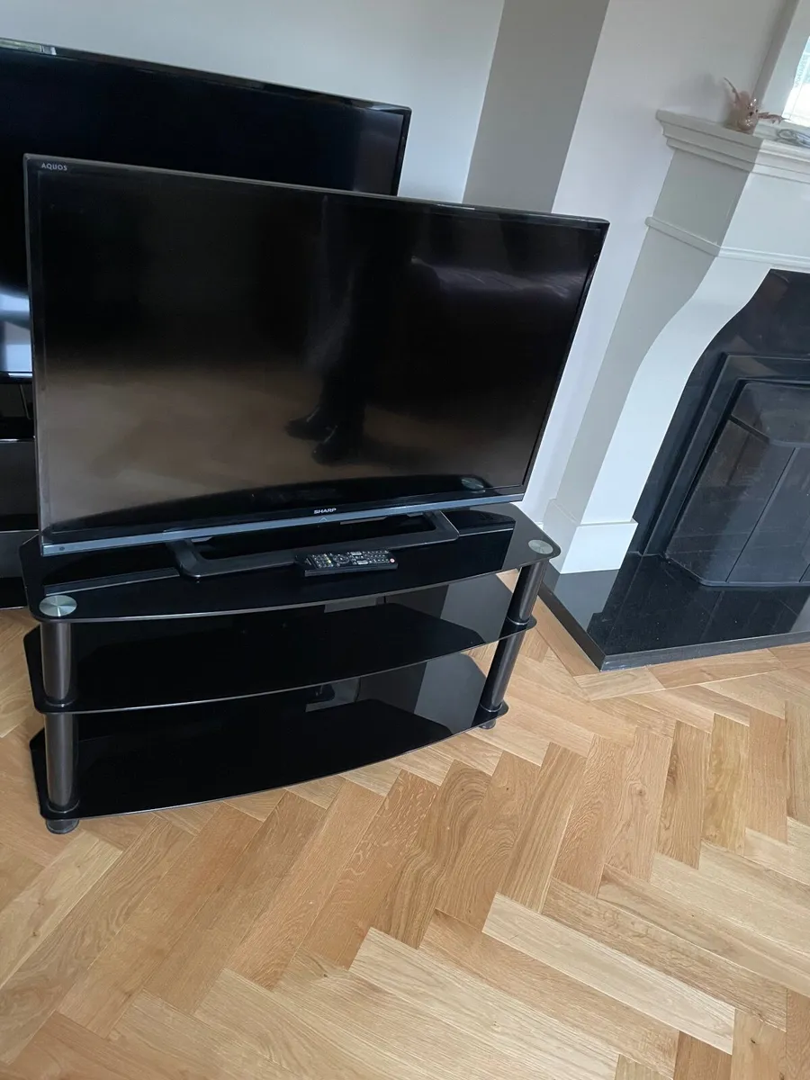 2 Televisions & 2 Stands - Image 2