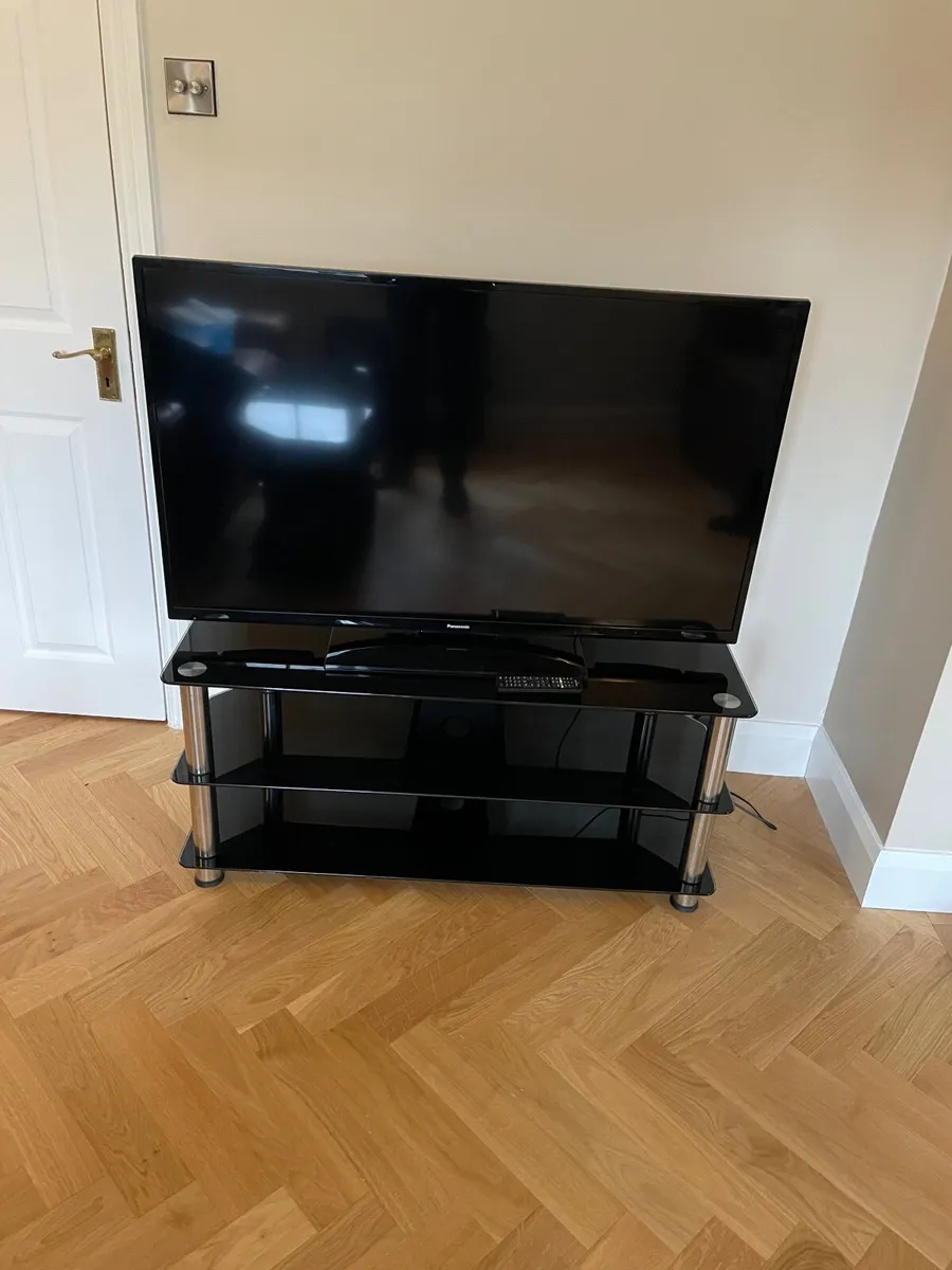 2 Televisions & 2 Stands - Image 3