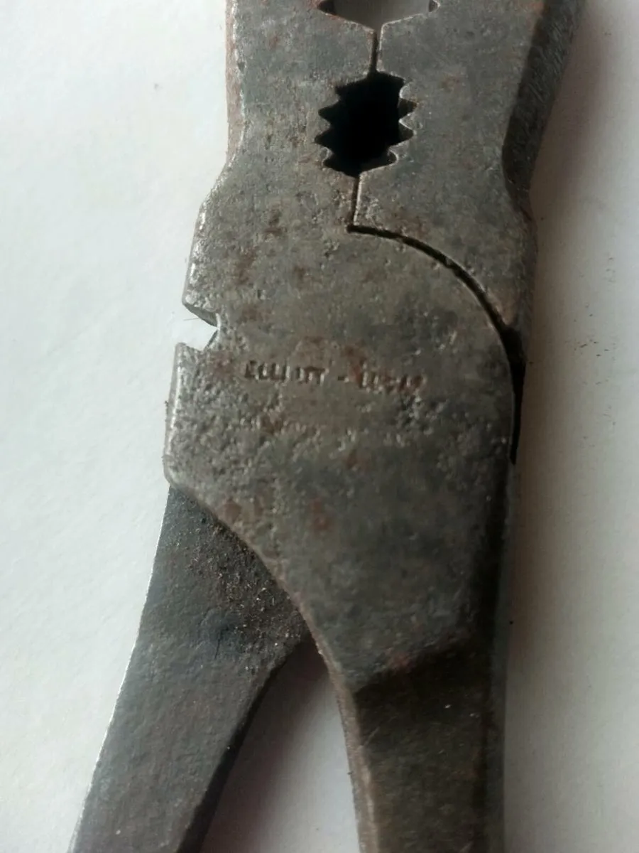 Vintage WW 2  Elliot Lucas Pliers - Image 2