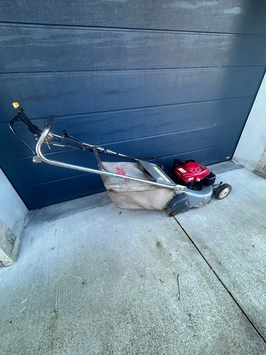 Honda HRD 536 rear roller Lawnmower - Image 1