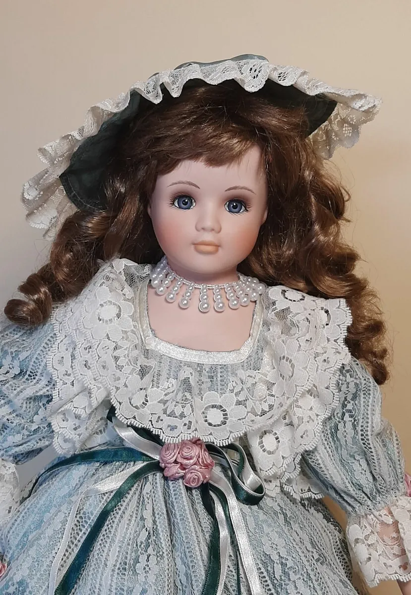 Porcelain doll - Image 1