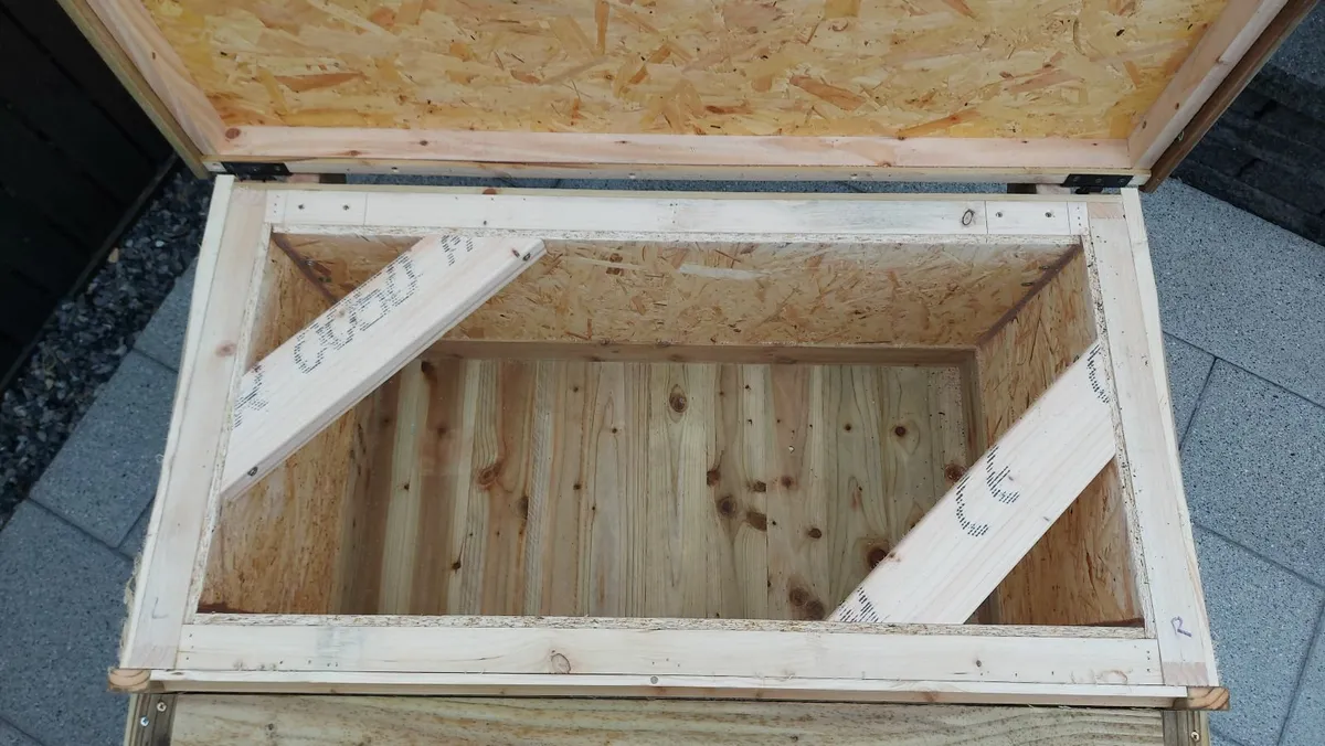 Hutch & Enclosure IN STOCK - Image 3