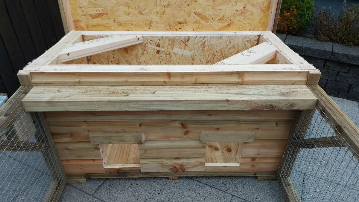 Hutch & Enclosure IN STOCK - Image 4