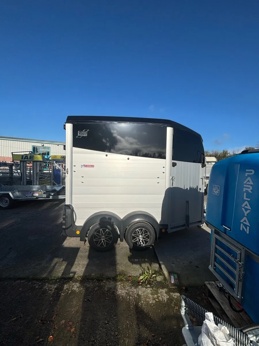 Horsebox HBX511 & HBX 506 - Image 2