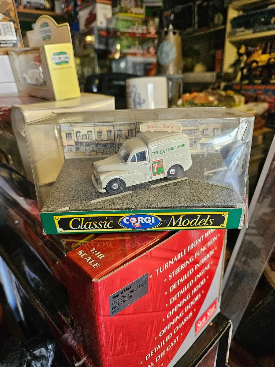 Corgi Morris Minor 7up Van - Image 2
