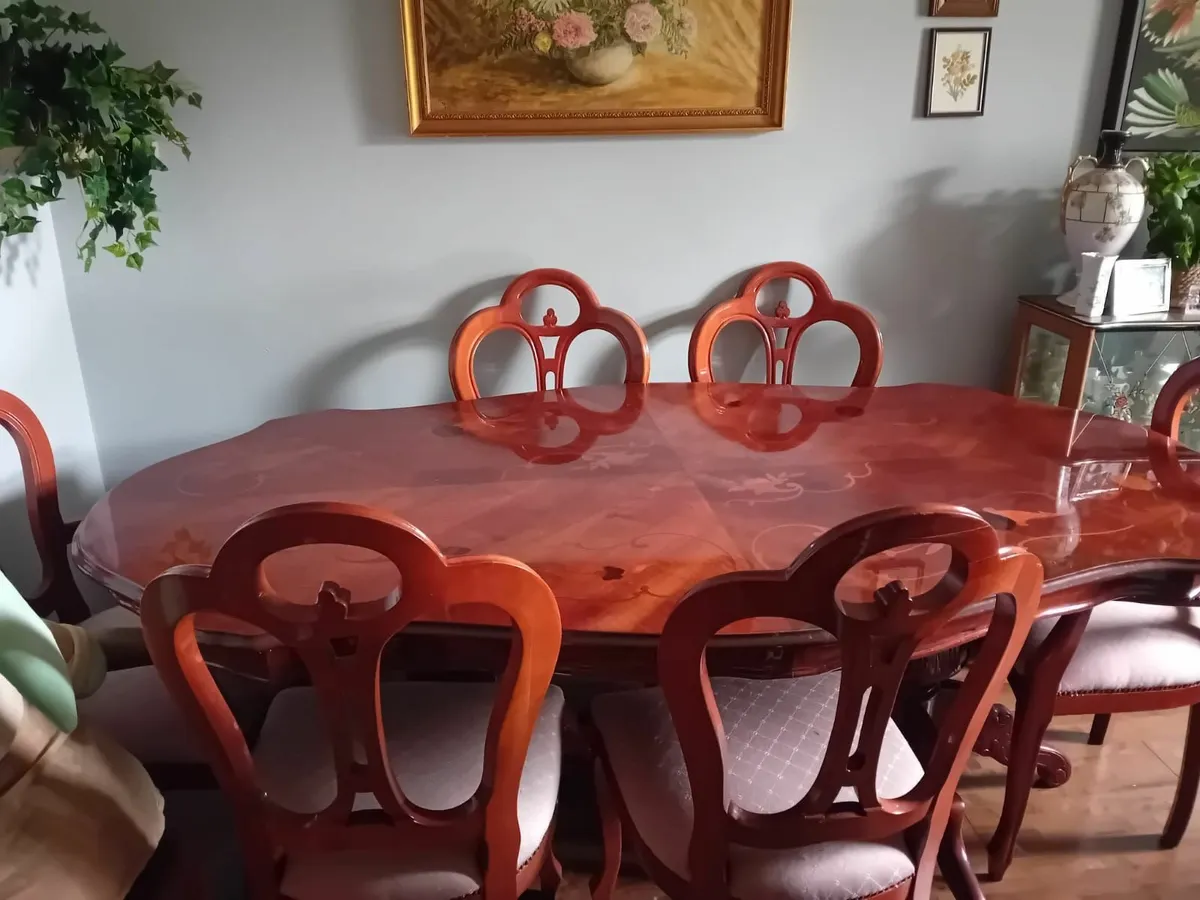 Table with 6 chairs - Image 2