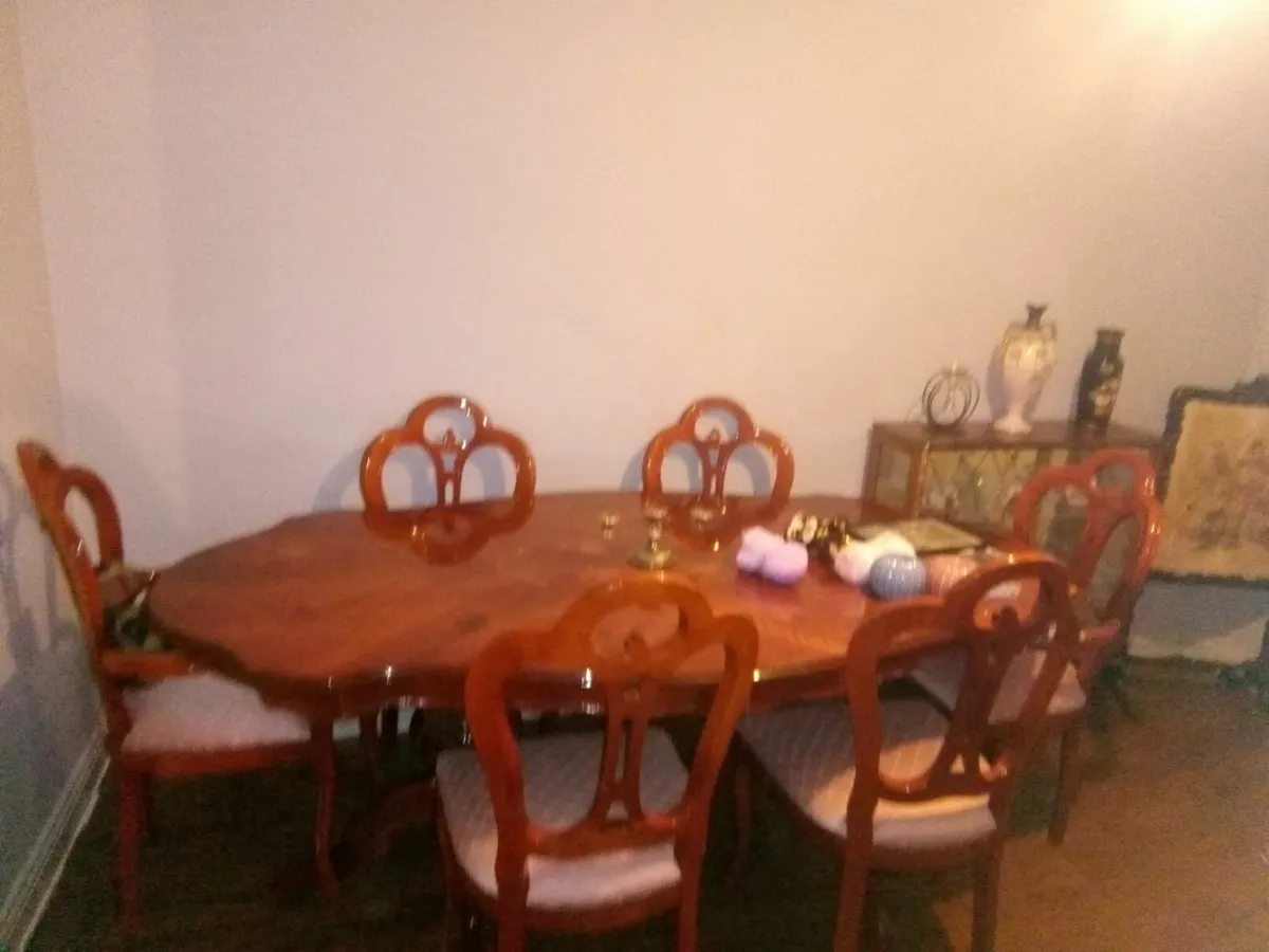 Table with 6 chairs - Image 3