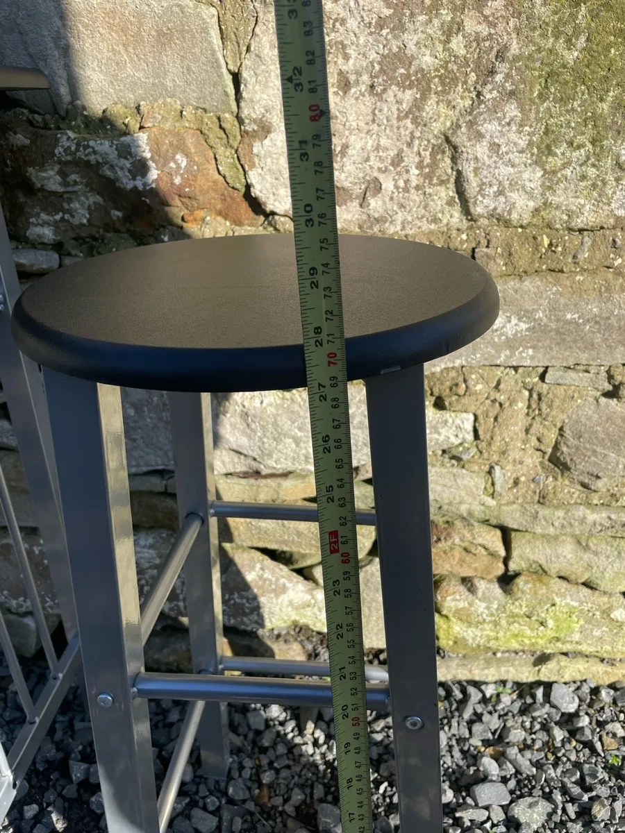 Breakfast table with 2 stools - Image 2