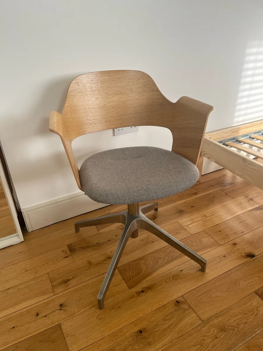 Desk chair - Image 1