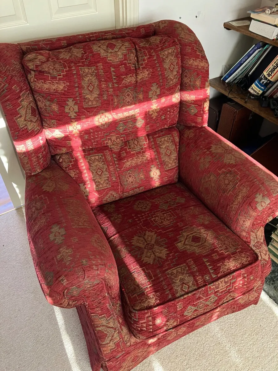 Free sofa and chairs - Image 3