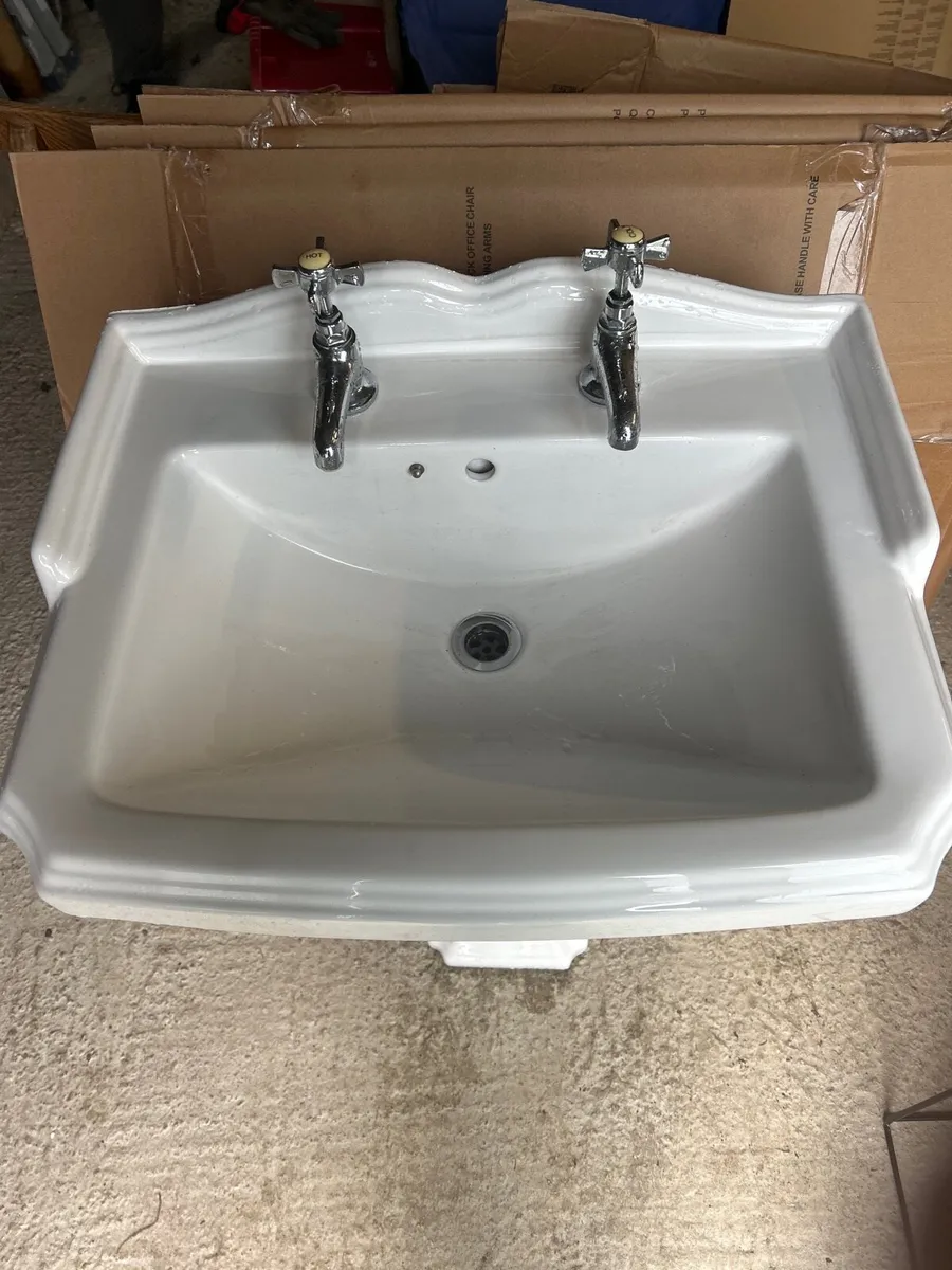 Basin, pedestal, taps - Image 2
