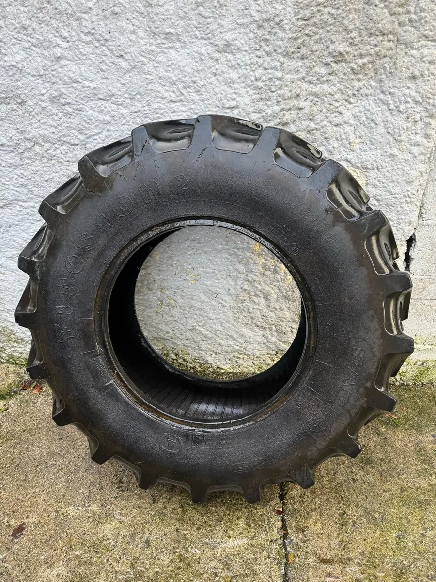 380 85 R24 Tyre - Image 2