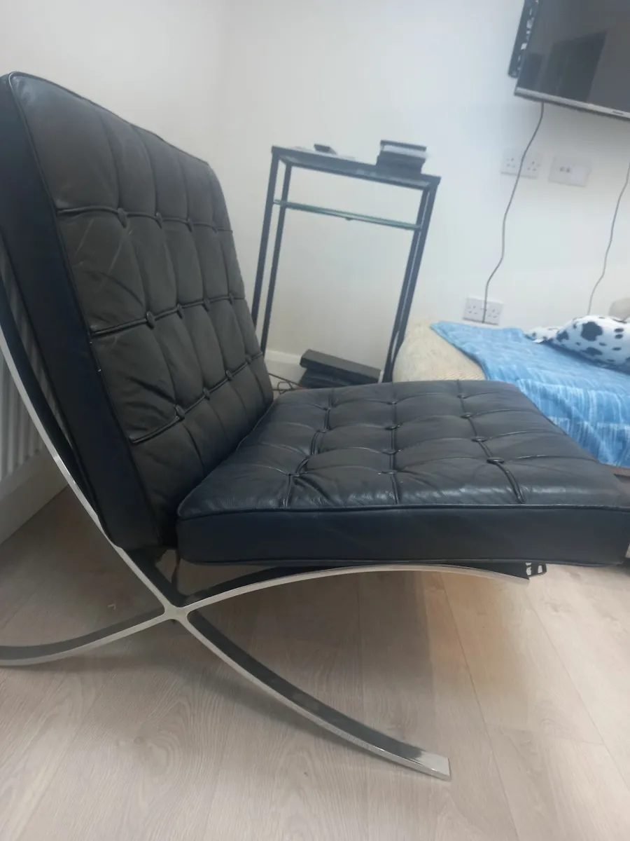 Second hand Barcelona Chair - Image 2