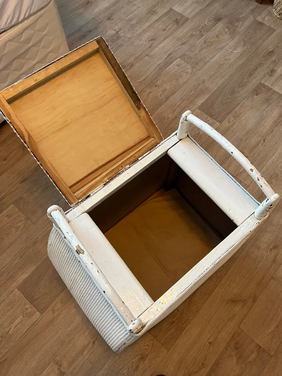 Free retro wicker storage stool - Image 3