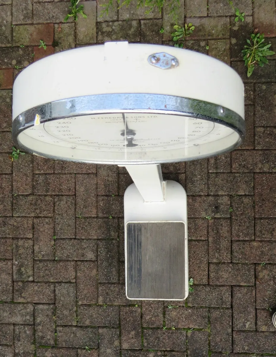 Vintage H. Fereday & Sons Ltd. Column scale - Image 2