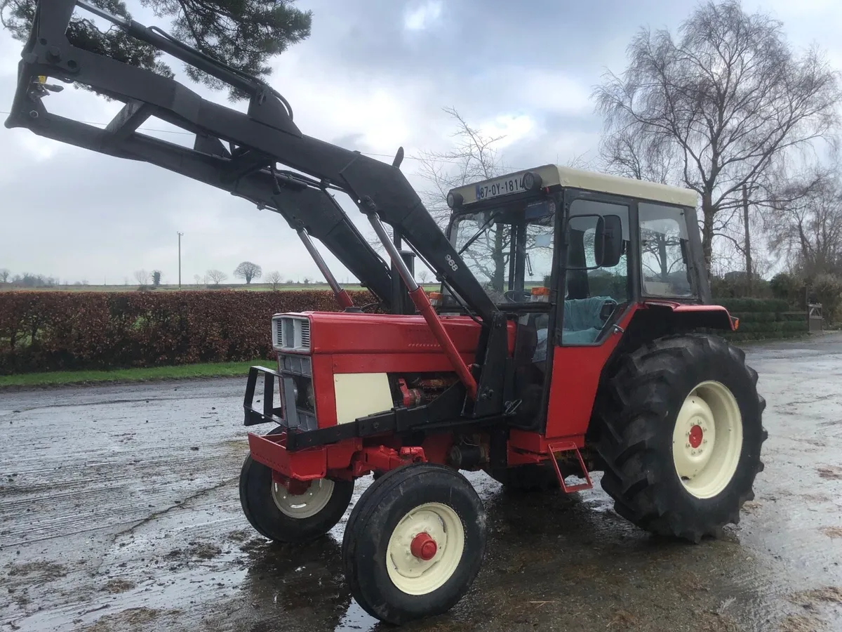 INTERNATIONAL TRACTOR AND LOADER - Image 1