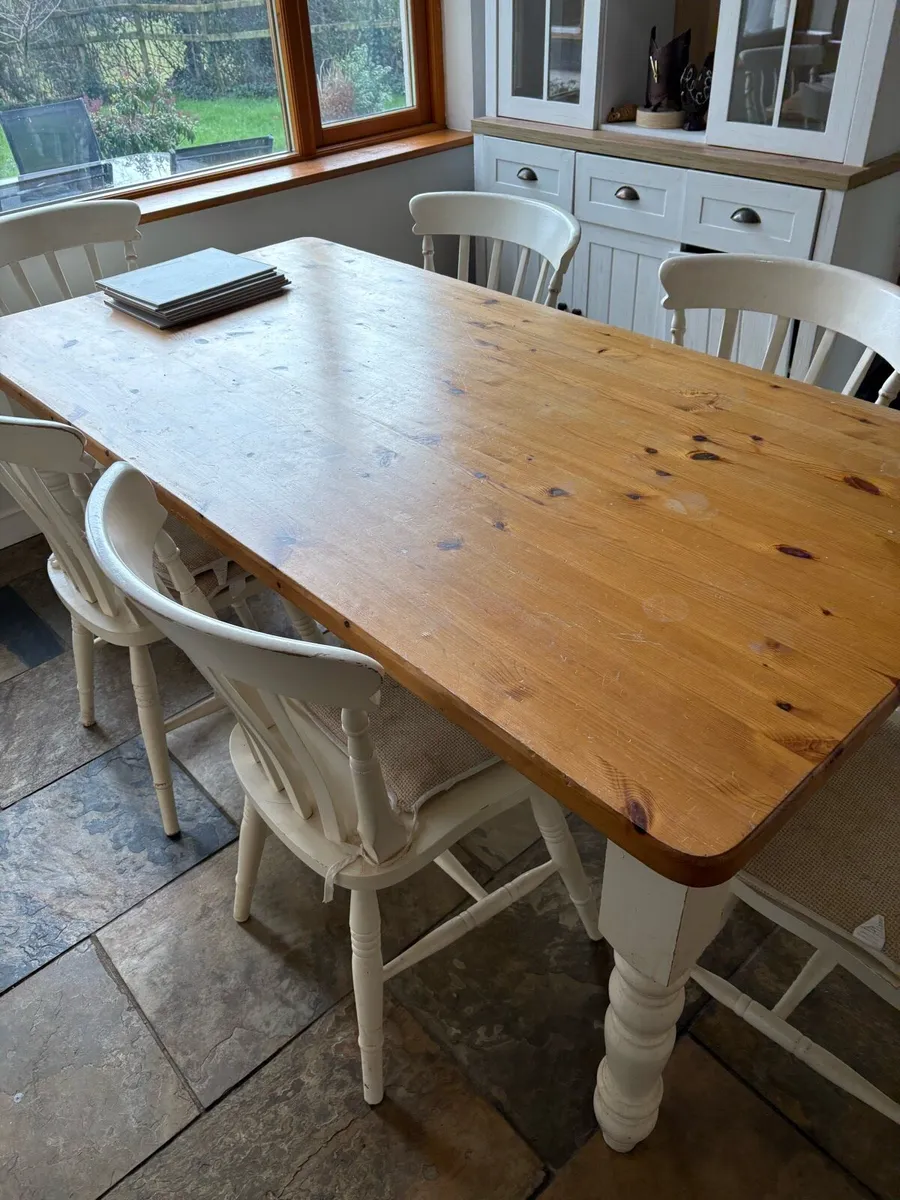 Dining table and 6 chairs - Image 2