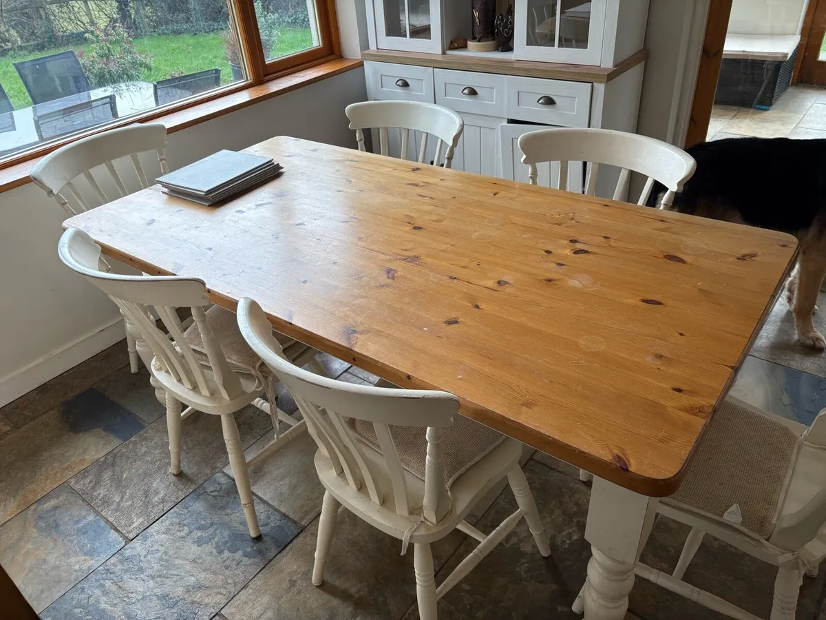 Dining table and 6 chairs - Image 1