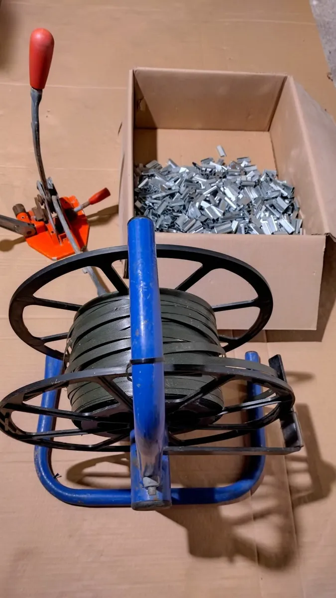 Pallet Strapping Tool + Reel + Seals / Staples - Image 2