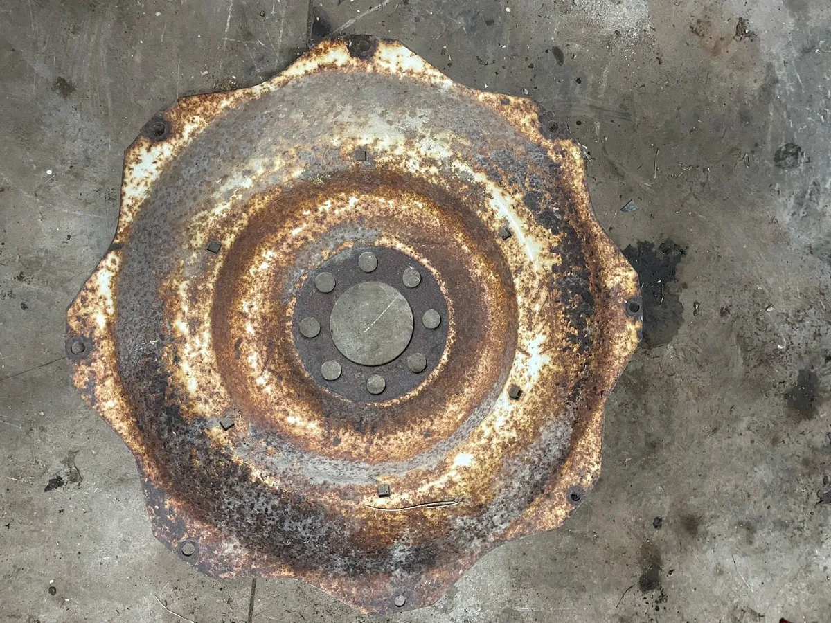 Wheel centre Ford 4000 - Image 1