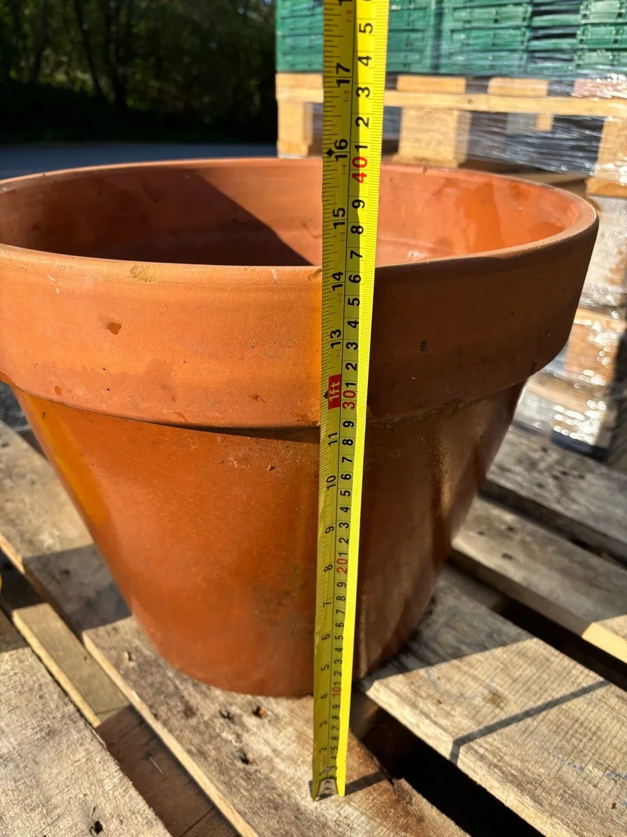 Terracotta planter huge - Image 1