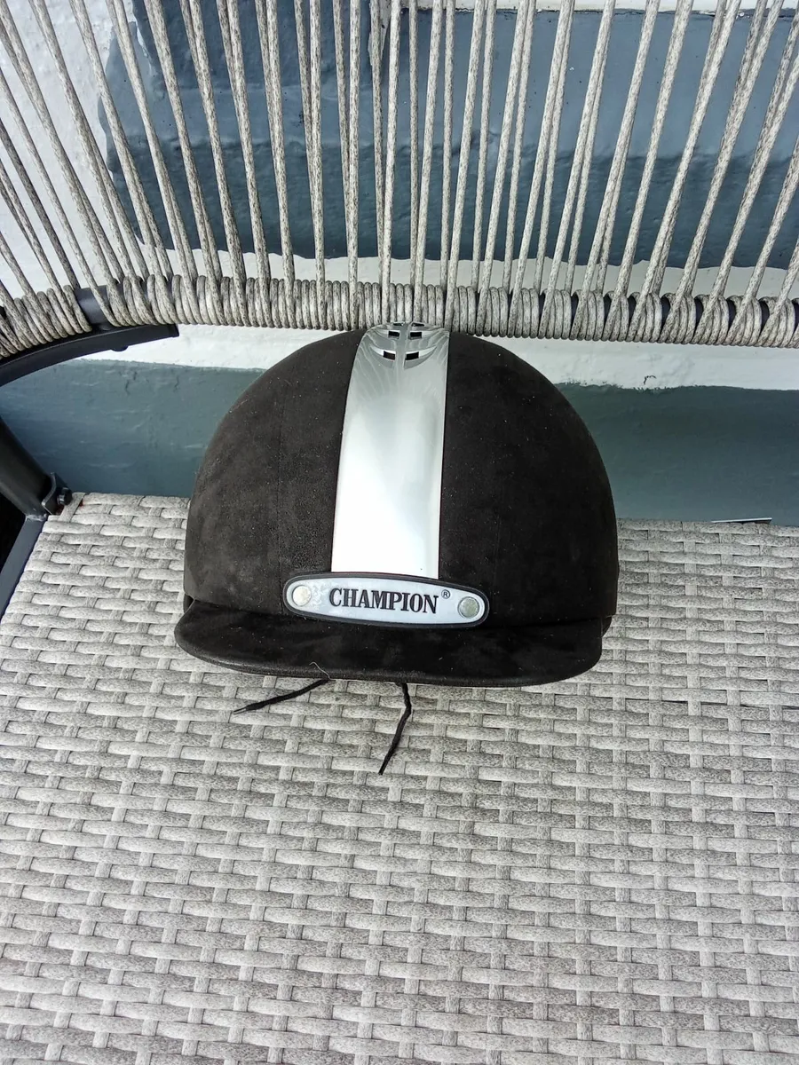 Champion riding helmet - Image 1