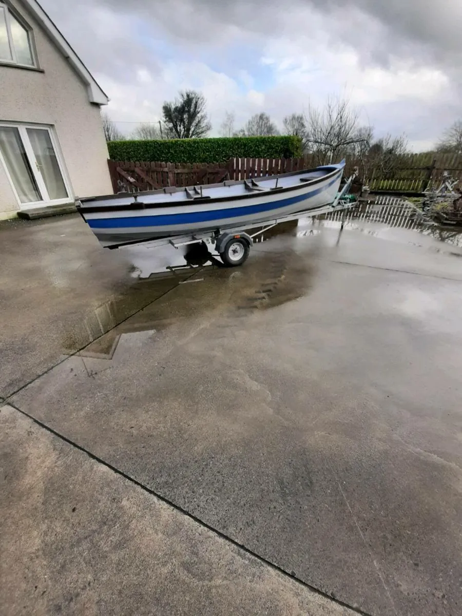 17ft fiberglass lake boat - Image 1