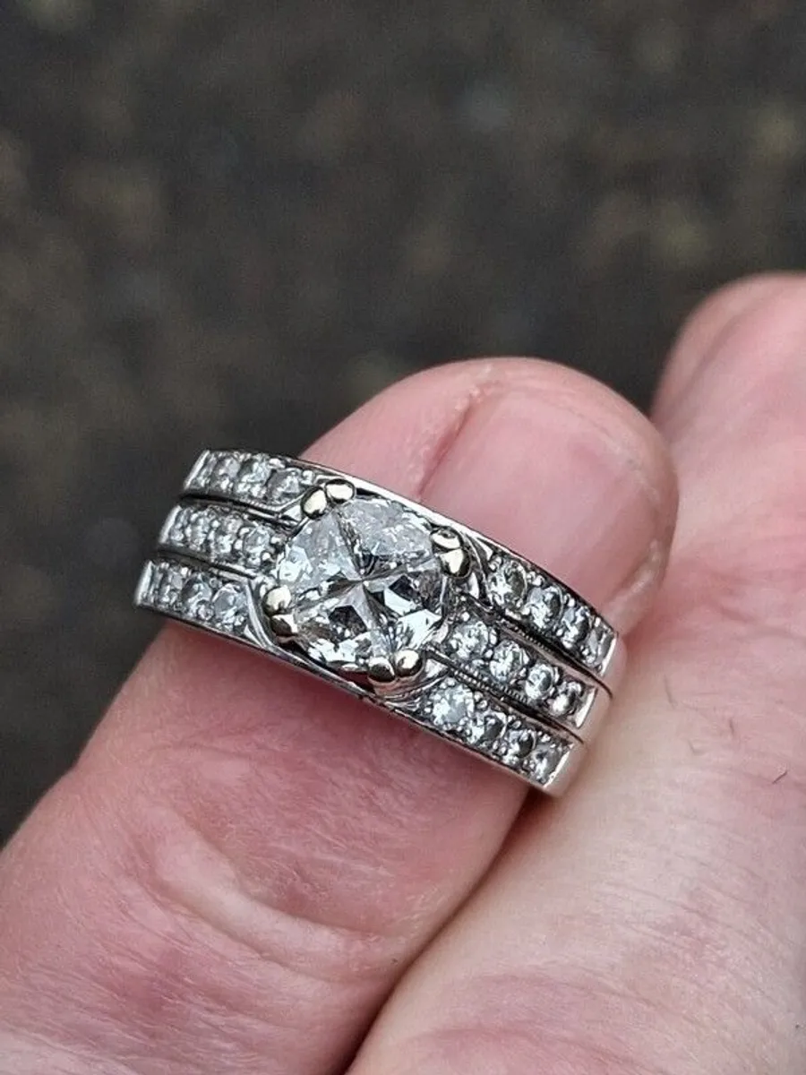 18ct Gold 1.3 Carat VSI Diamond Engagement Ring (8.45g) - Image 4