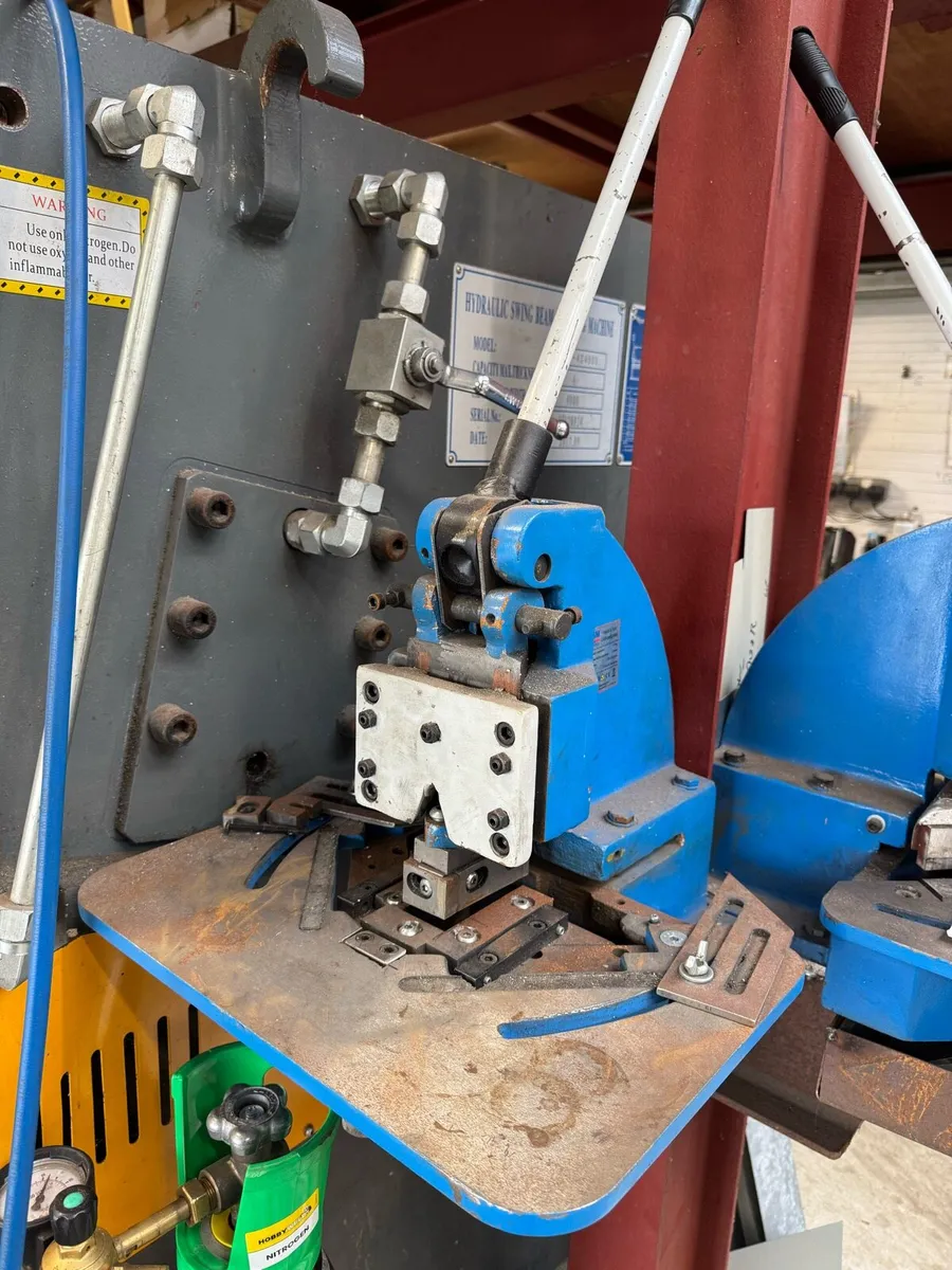 Notcher  guillotine - Image 1