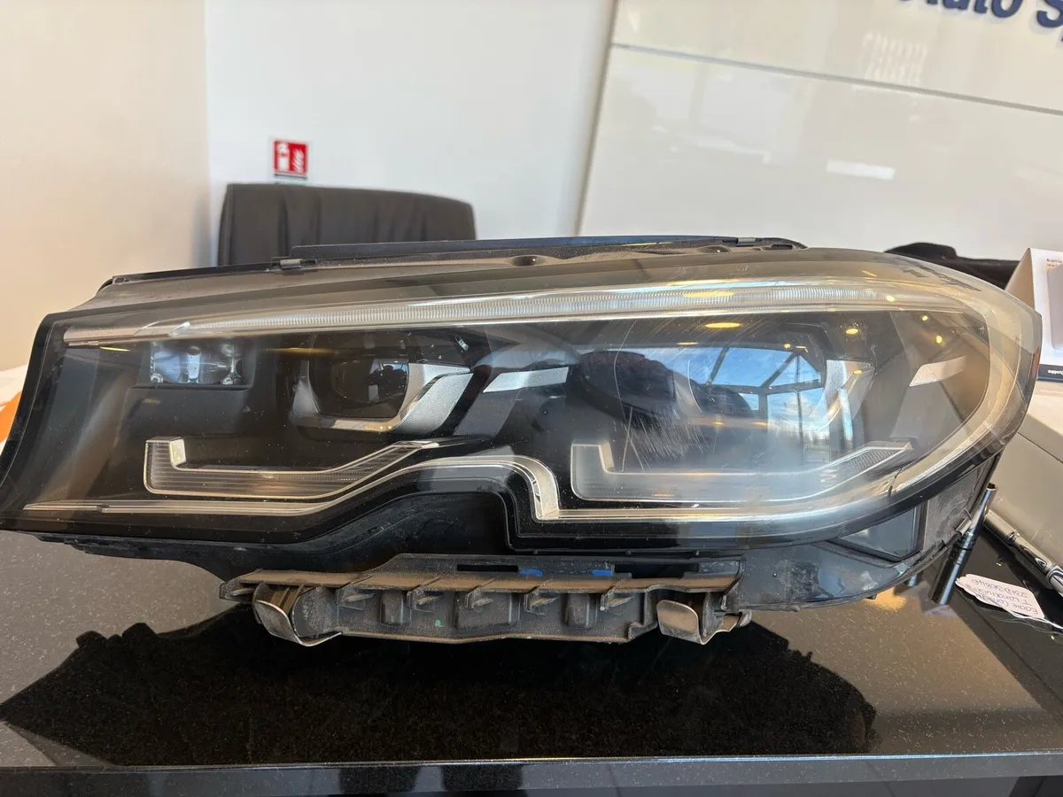 2022 bmw g20 passenger headlamp LED - Image 1