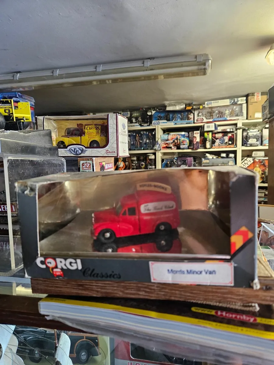 Corgi Morris Minor Foyle Books Van - Image 1