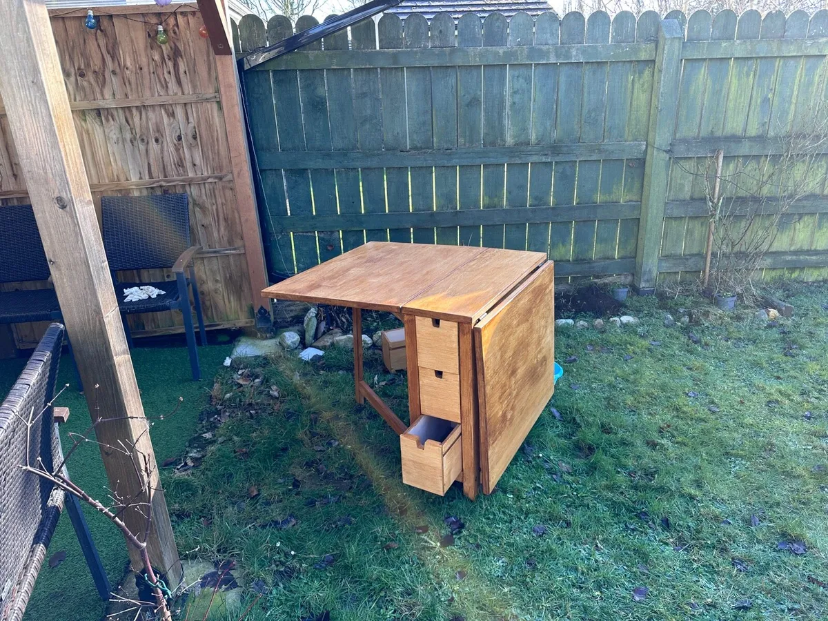 Table/Kitchen table - Image 2