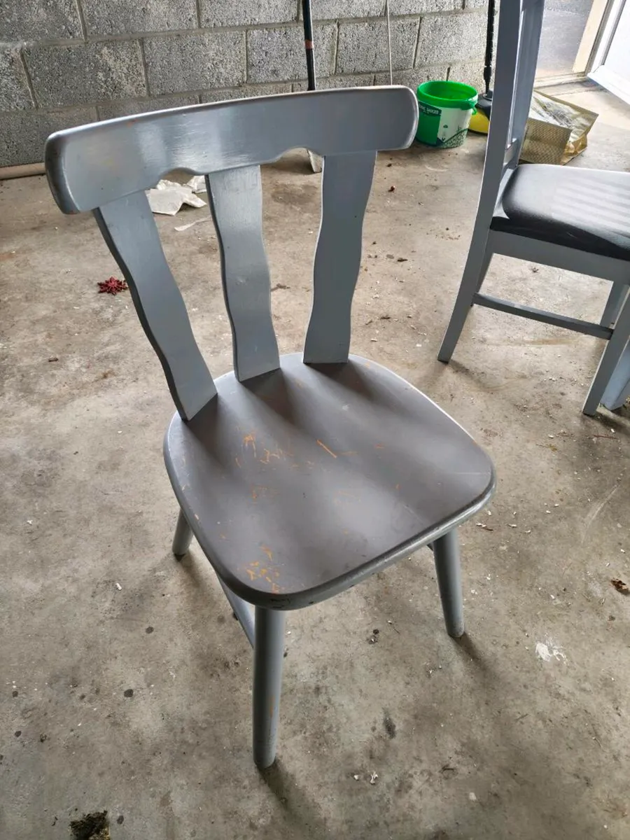 Dining room table with 6 chairs - Image 3