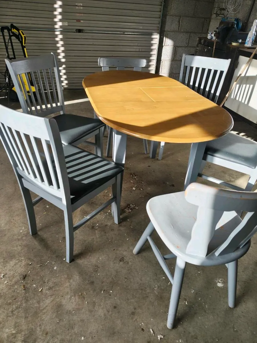 Dining room table with 6 chairs - Image 2