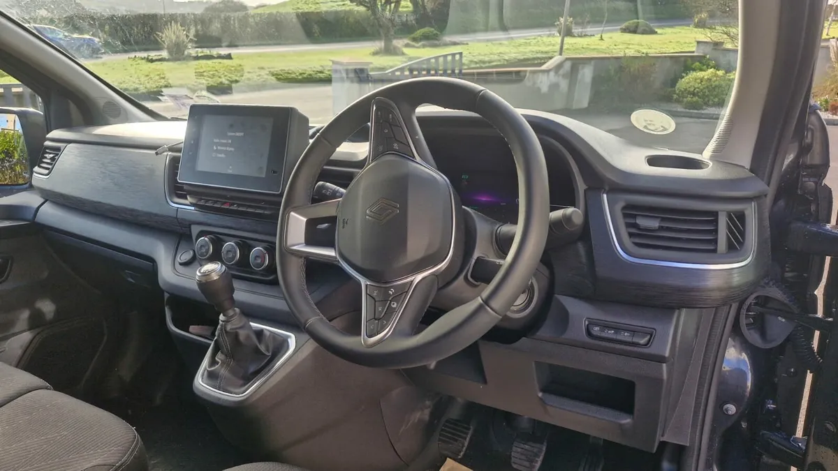 Renault Traffic - Image 4