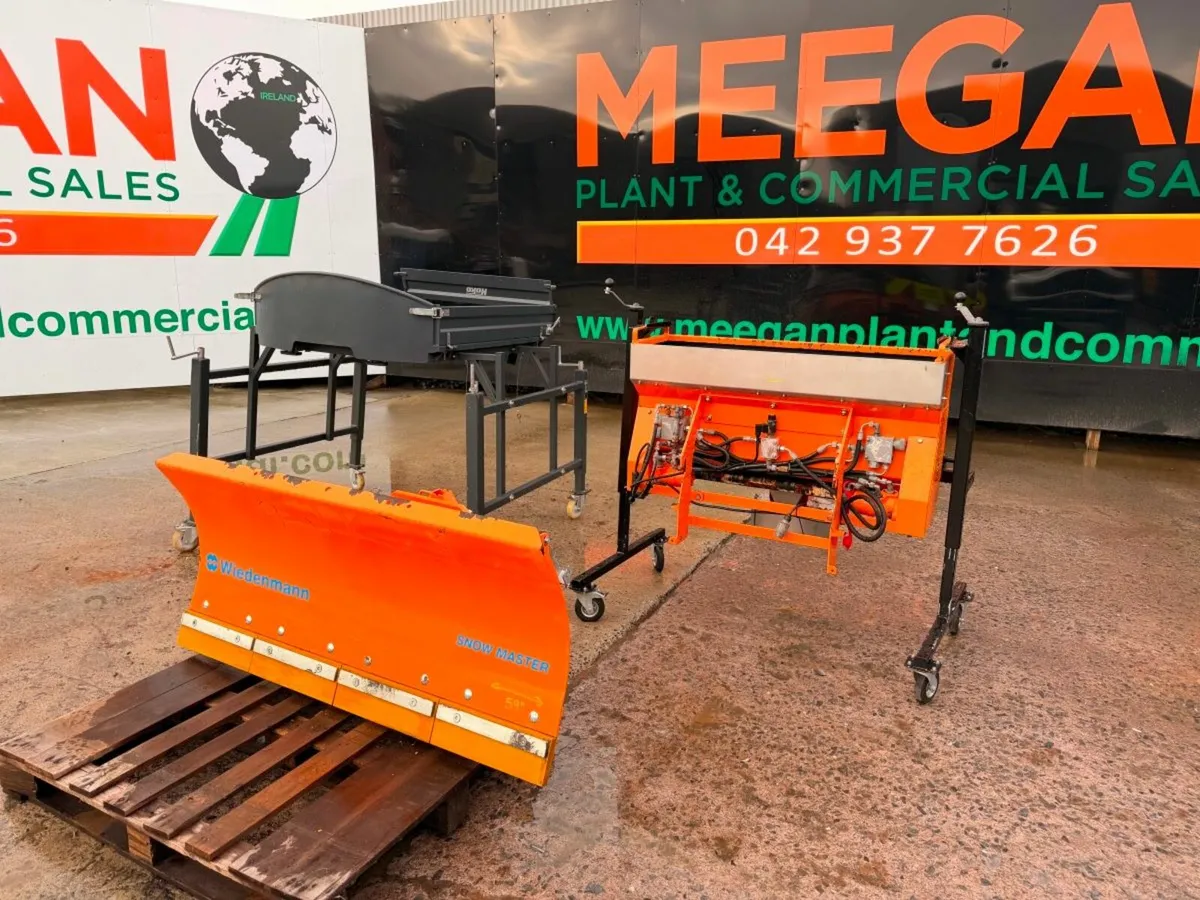 HAKO SWEEPER , SNOW PLOUGH / GRITTER ..239R - Image 1