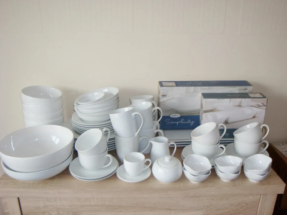 Large white dinner set - Image 1