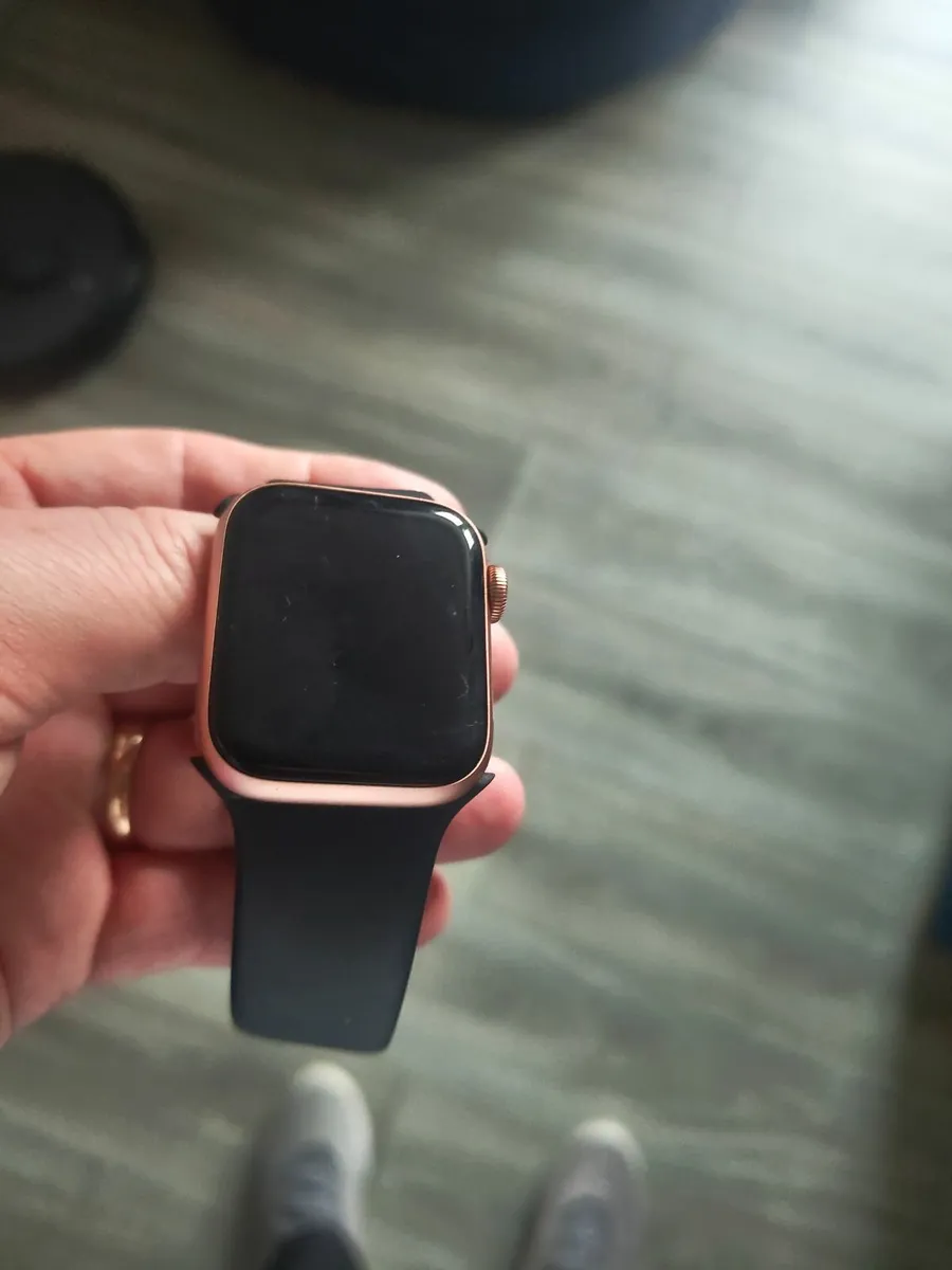 Genuine Bronze Apple watch 2 Gen SE 40mm GPS - Image 3