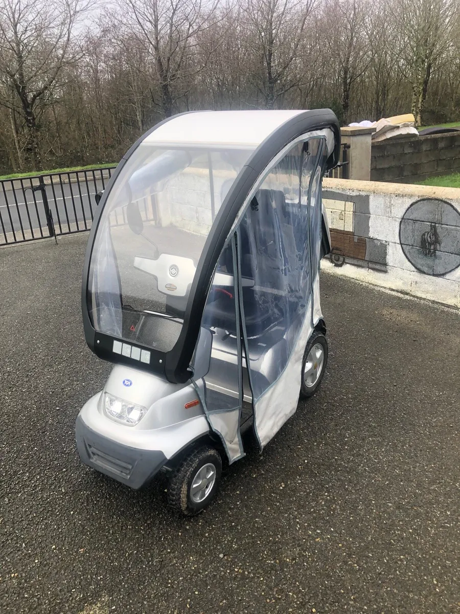 Large mobility scooter with canopy - Image 1