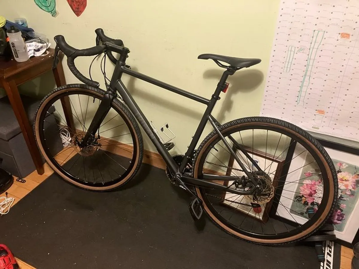 Triban 500 disc medium size practically brand new - Image 1