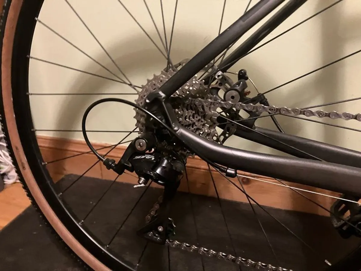 Triban 500 disc medium size practically brand new - Image 4