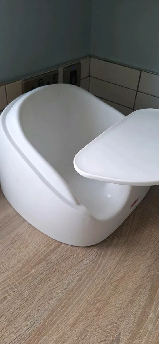 Nuby baby seat with tray - Image 2