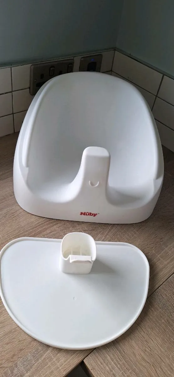 Nuby baby seat with tray - Image 3