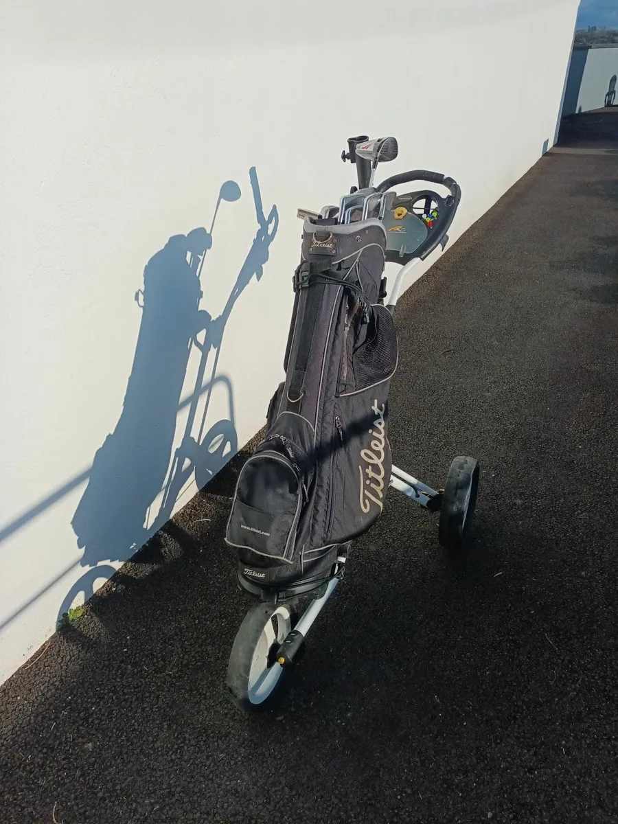 Golf clubs, bag  and trolley - Image 3
