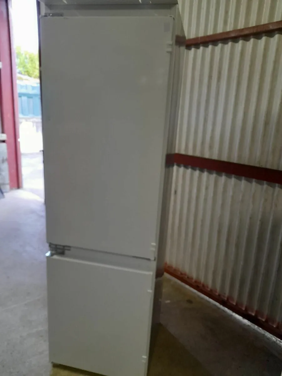 Hotpoint 60/40 Integrated Fridge Freezer - Image 2