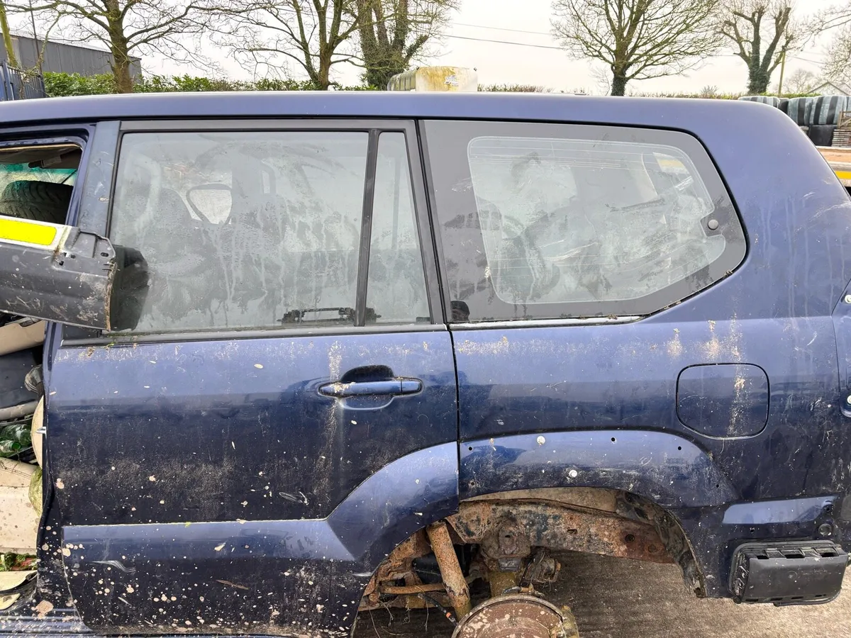 Toyota Landcruiser Rear Seats - Image 3