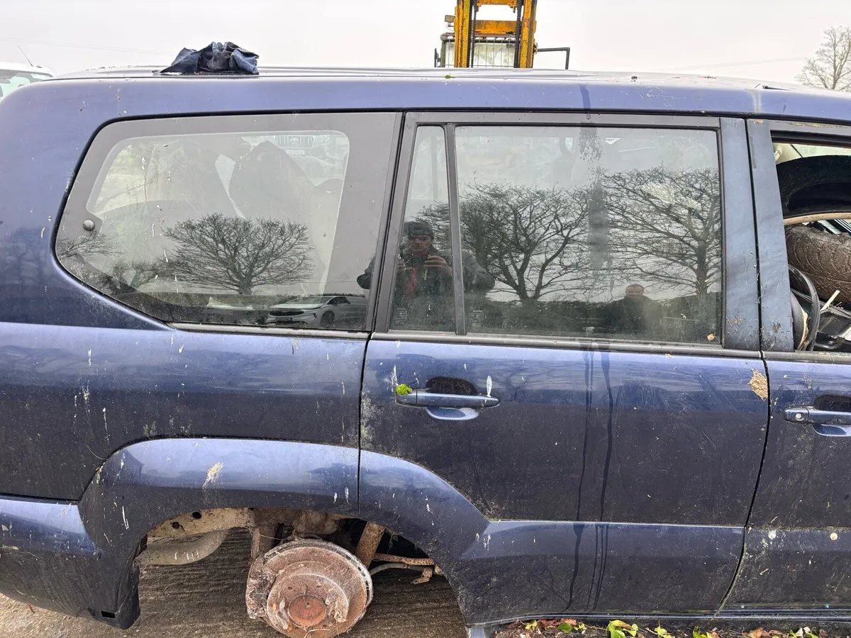 Toyota Landcruiser Rear Seats - Image 4