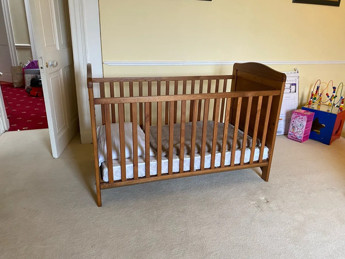 Baby’s cot - Image 2