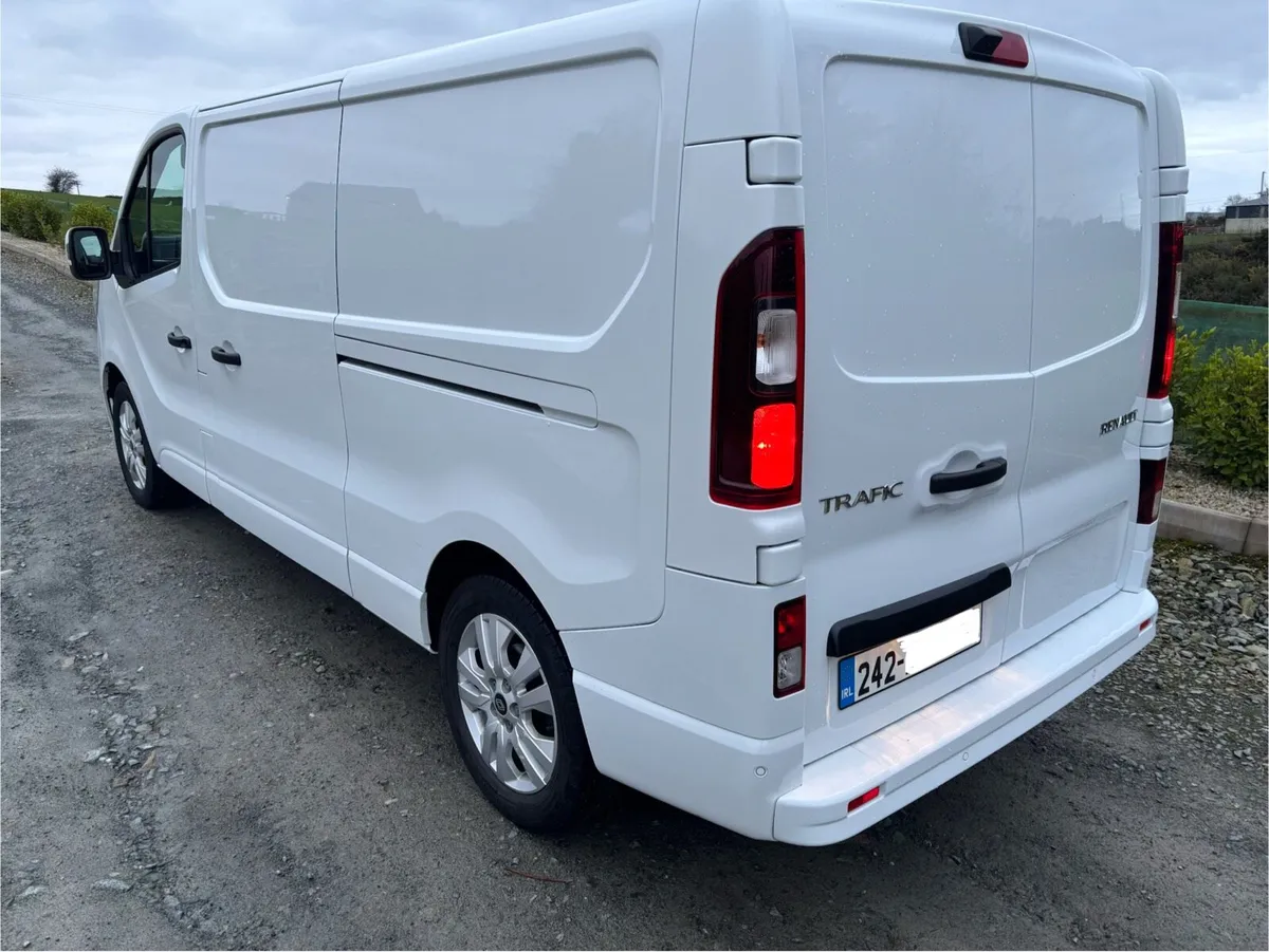 242 Renault Trafic LL30 Extra Model 2024 - Image 4